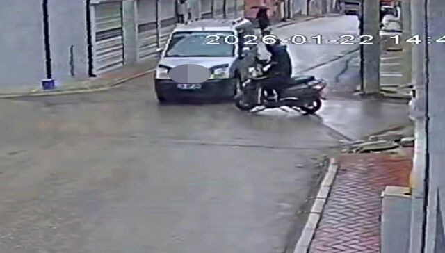 Kazada genç kurye ağır yaralandı
