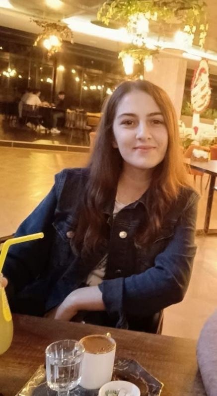 Kazada hayatını kaybeden baba ve gelin Düziçi’nde son yolculuğuna uğurlandı
Kazada hayatını kaybeden baba ve gelin Düziçi’nde son yolculuğuna uğurlandı