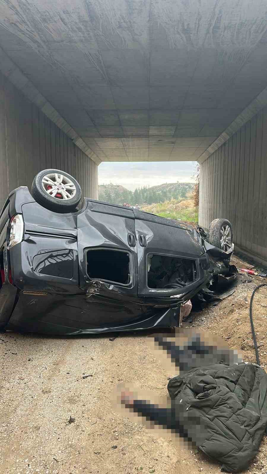 Kazada hayatını kaybeden baba ve gelin Düziçi’nde son yolculuğuna uğurlandı
Kazada hayatını kaybeden baba ve gelin Düziçi’nde son yolculuğuna uğurlandı