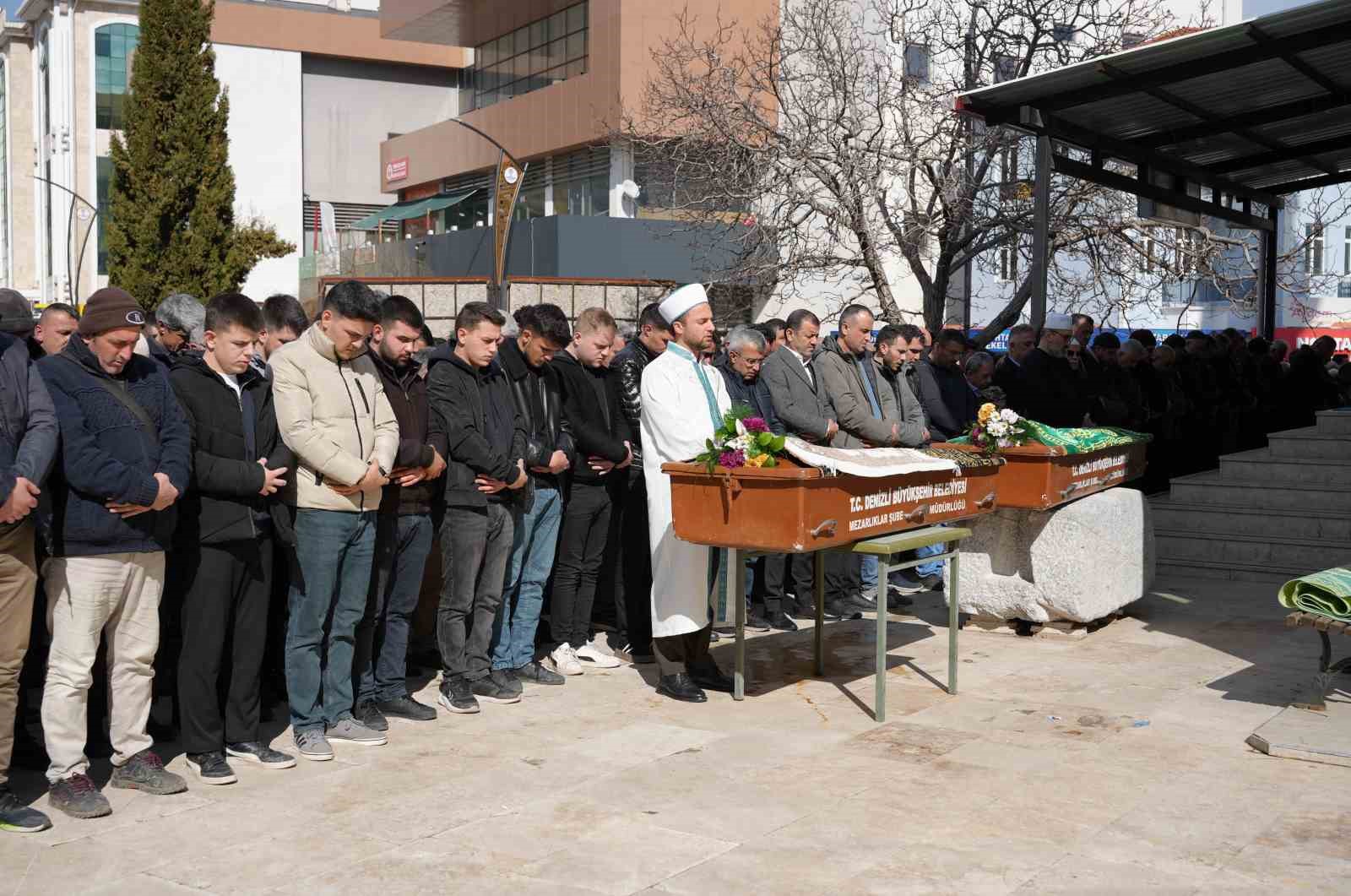 Kazada hayatını kaybeden baba ve oğlu son yolculuklarına uğurlandı
