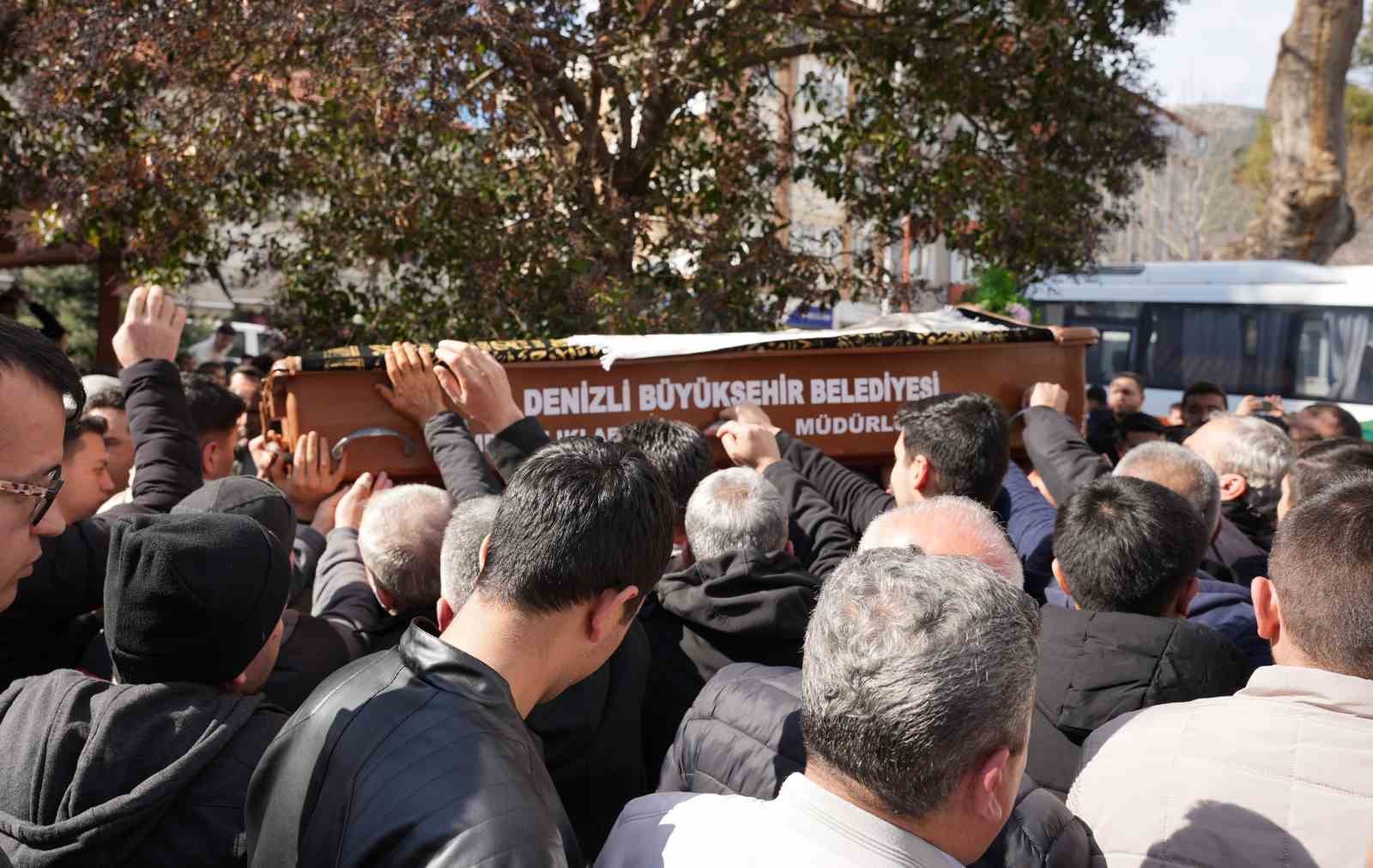 Kazada hayatını kaybeden baba ve oğlu son yolculuklarına uğurlandı
