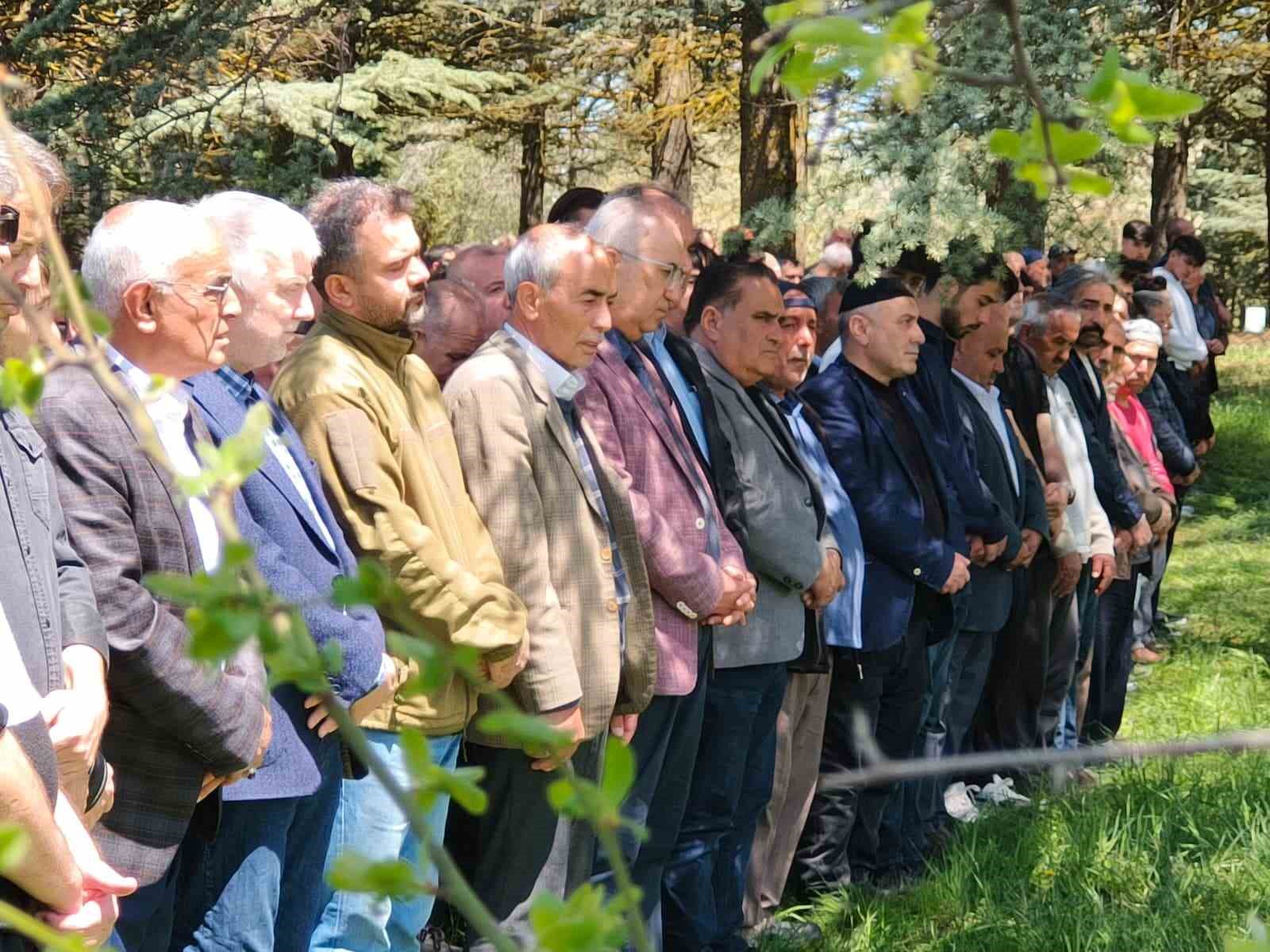 Kazada hayatını kaybeden kamyon sürücüsü son yolcuğuna uğurlandı
