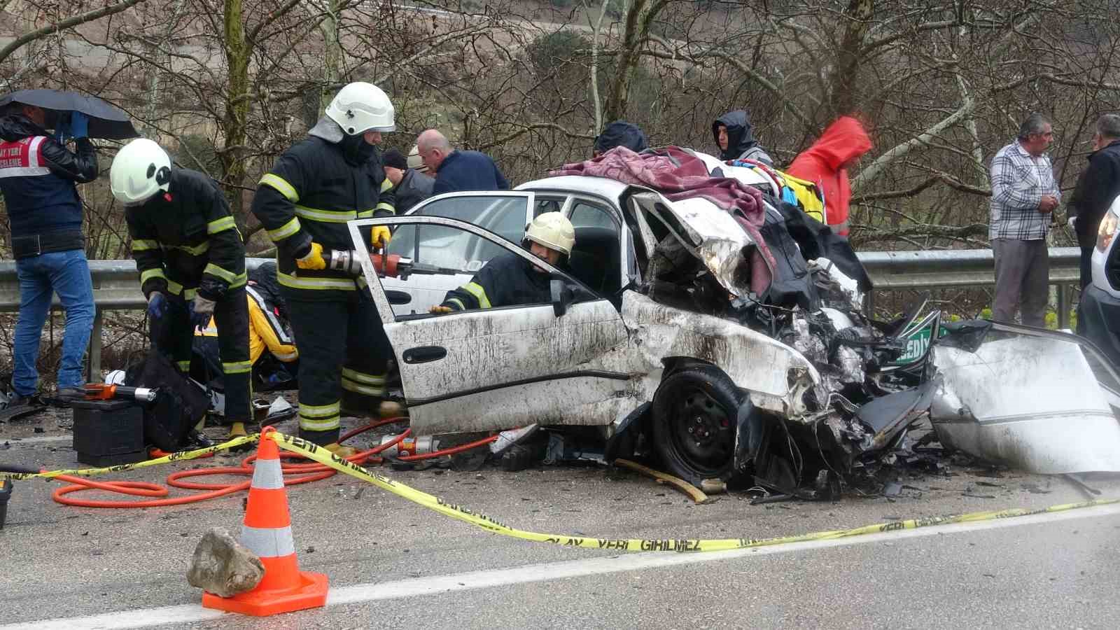 Kazada hayatını kaybeden nişanlı çift yan yana toprağa verildi
