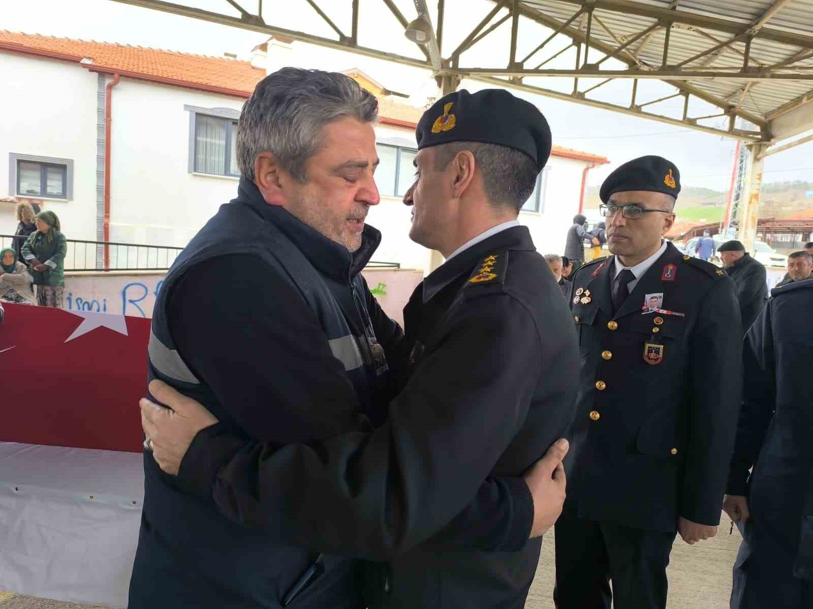 Kazada hayatını kaybeden uzman çavuş askeri törenle toprağa verildi
