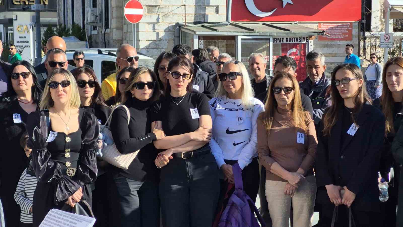 Kazada hayatını kaybeden Yaren, Bodrum’da anıldı
Kazada hayatını kaybeden Yaren, Bodrum’da anıldı