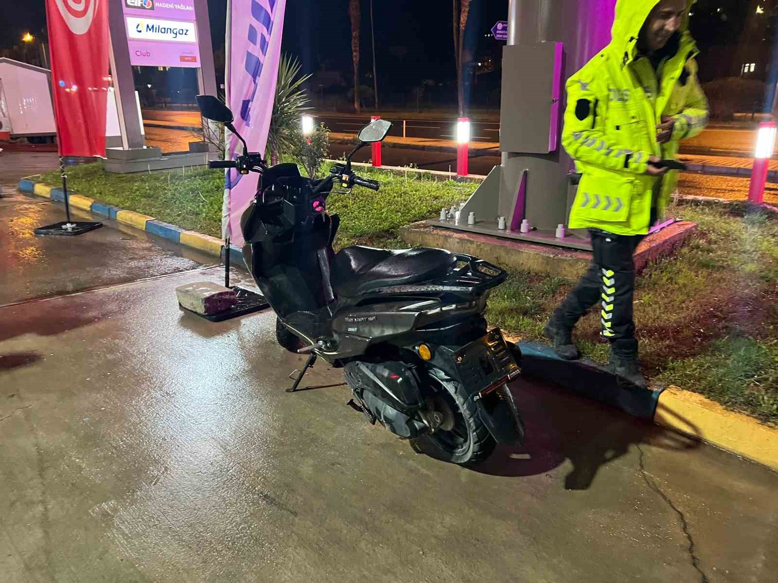 Kazada motosiklet devrildi: Yaralanan sürücü 4.00 promil alkollü çıktı
