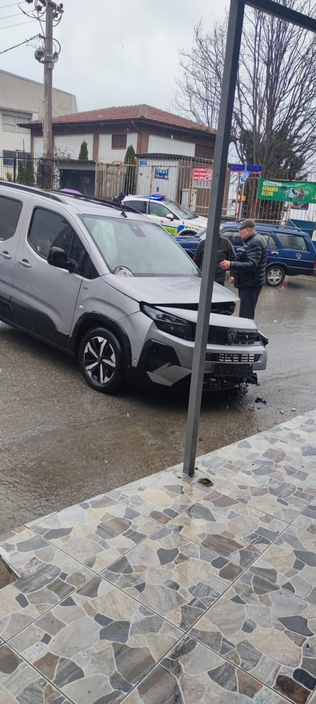 Kazada yaralanan genç öğretmen hastanede hayat mücadelesini kaybetti
