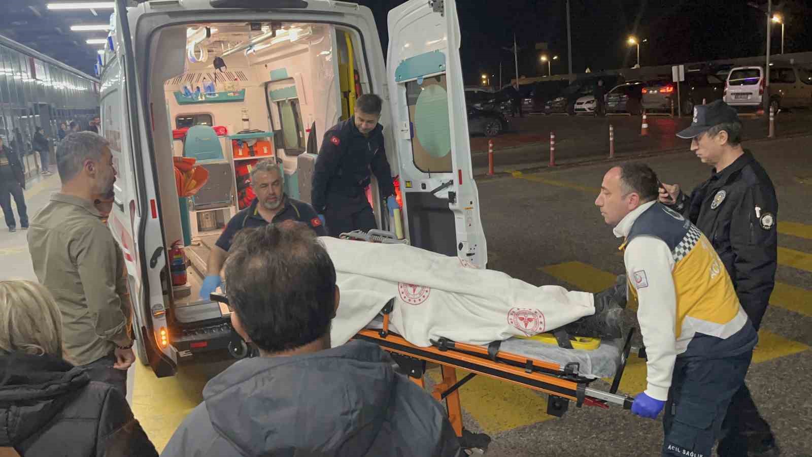 Kazada yaralanan Günyüzü Kaymakamı ve şoförü hastaneye getirildi
