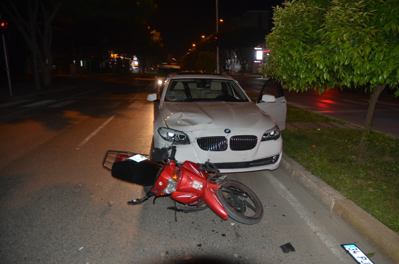 Kazada yaralanan motosiklet sürücüsü kendi acısını unutup babasını sordu
