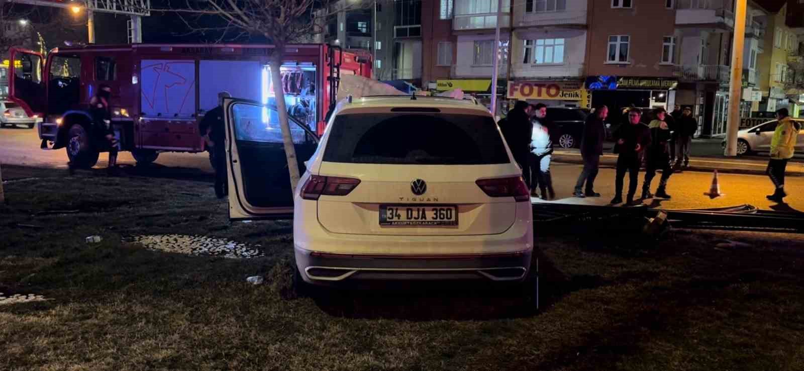 Kazaya karışan araçta yangın paniği
