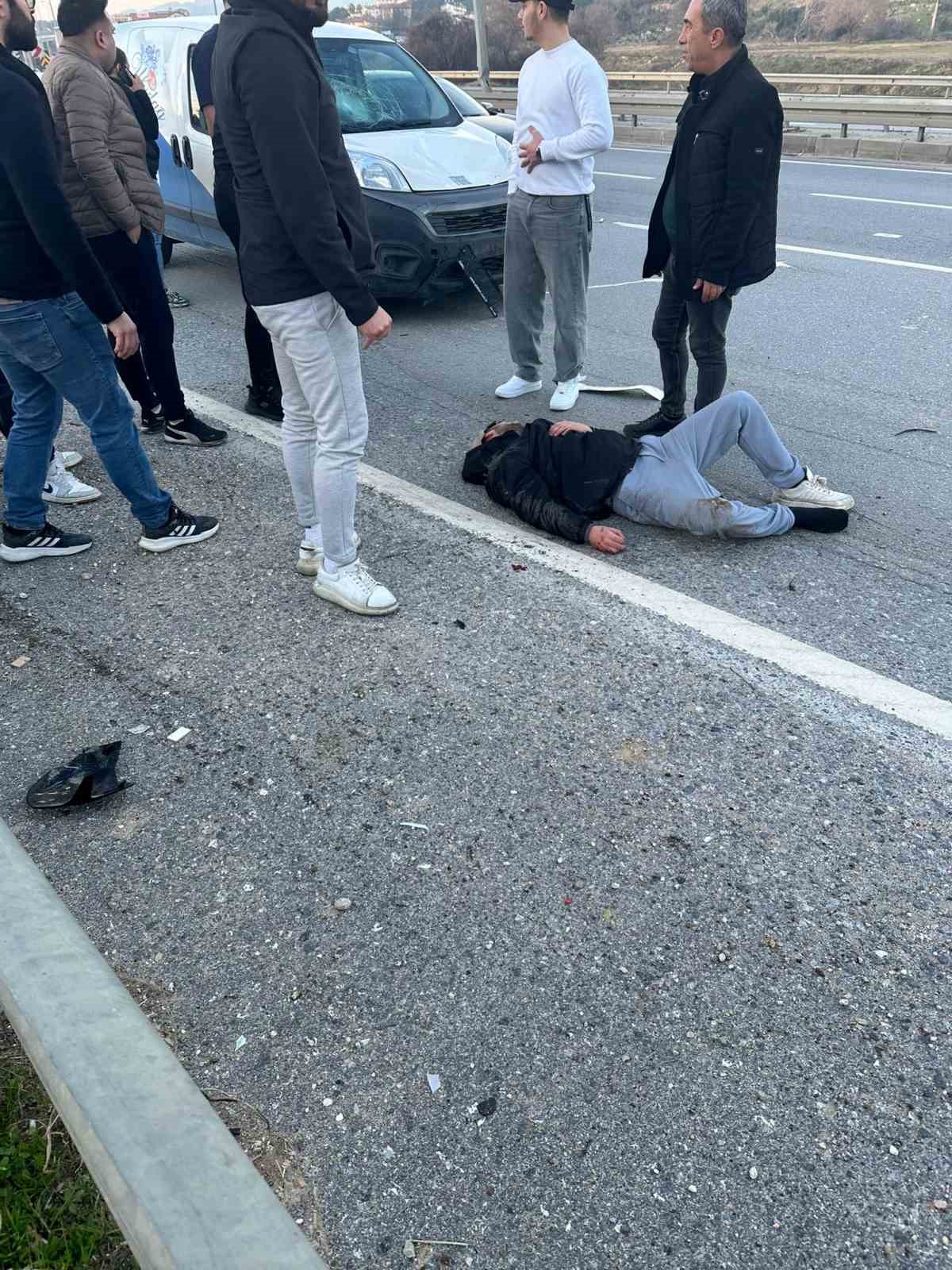 Kazaya müdahale trafik ekibinin uygulama yaptığını sandı, ters istikametten kaçarken kaza yaptı
