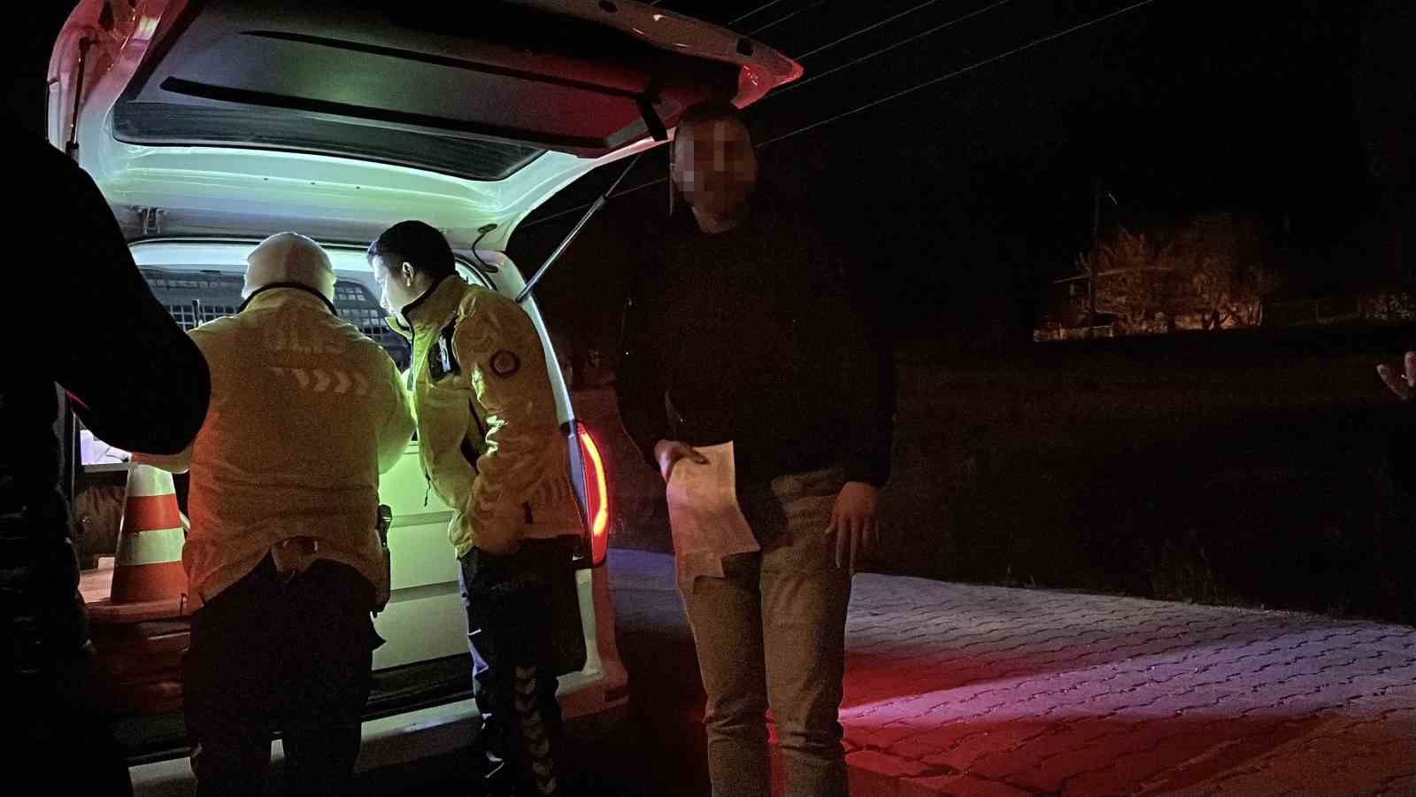 Kazayla ilgilenen polis ekiplerini gördü, sürücü değiştirse de cezadan kaçamadı
