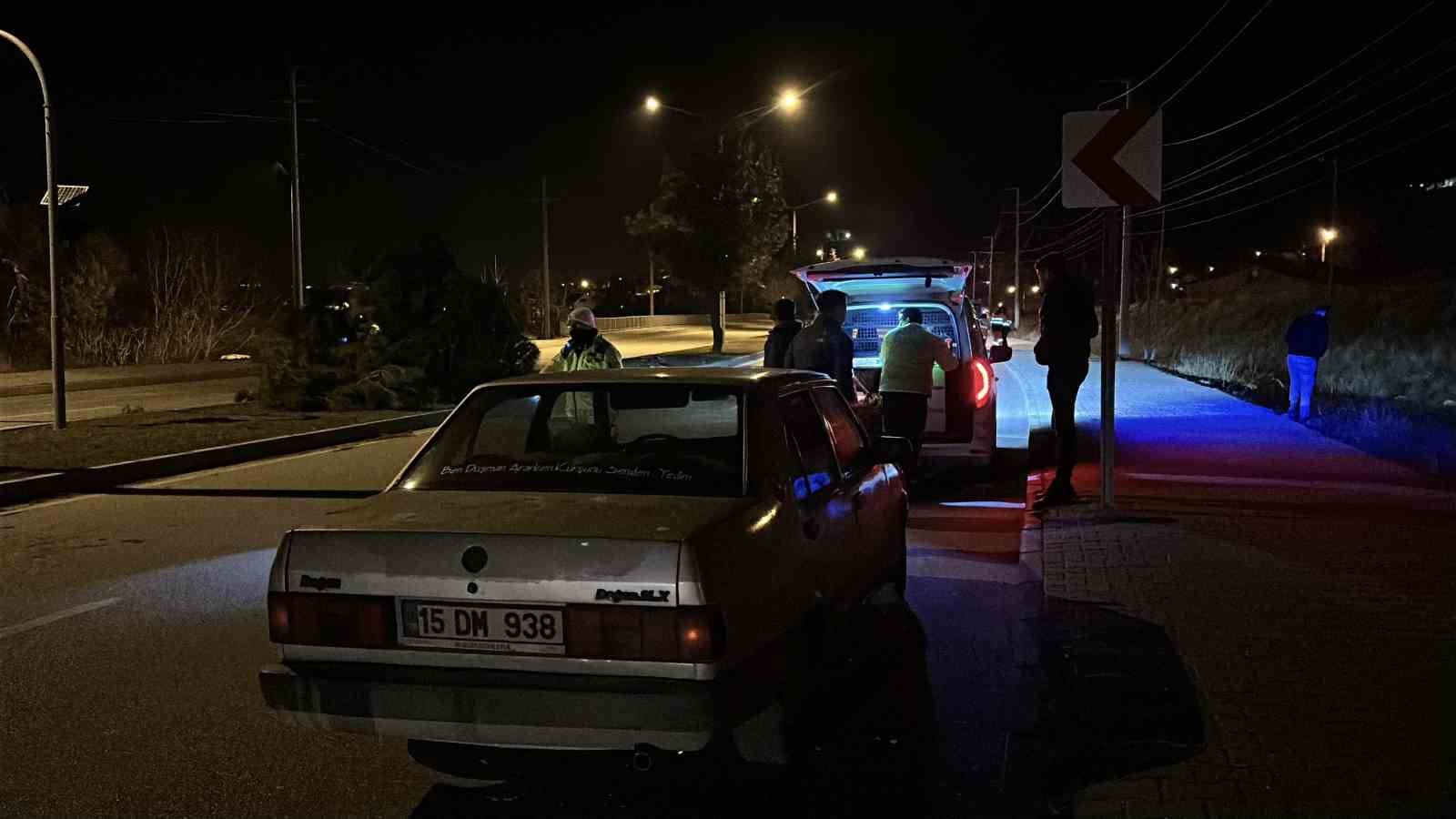 Kazayla ilgilenen polis ekiplerini gördü, sürücü değiştirse de cezadan kaçamadı
