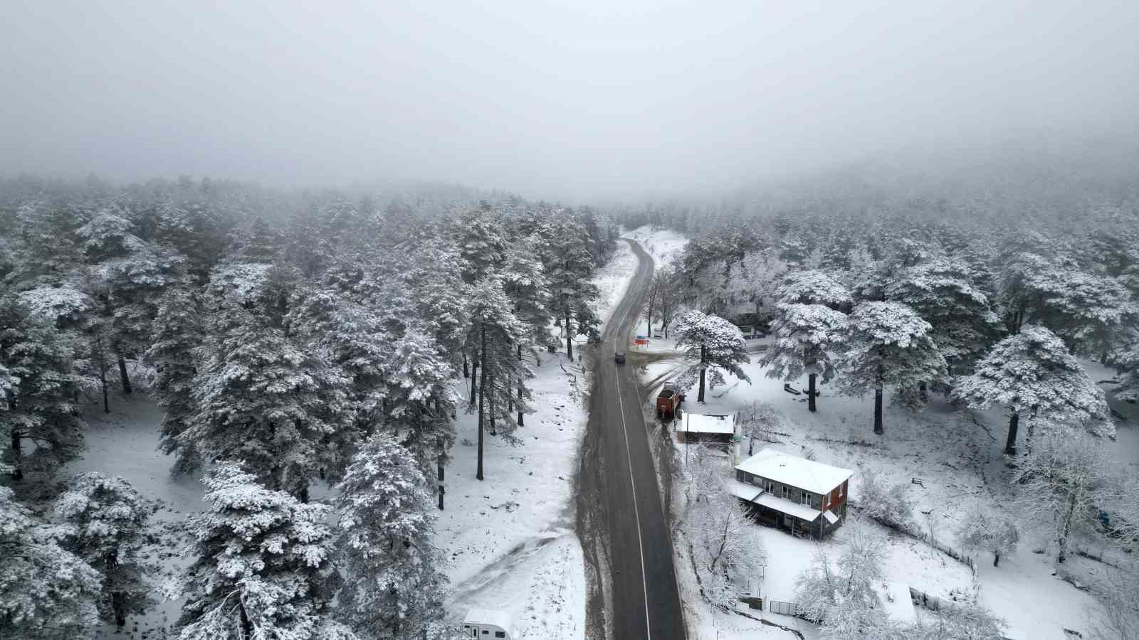 Kazdağları beyaza büründü, manzara nefes kesti
