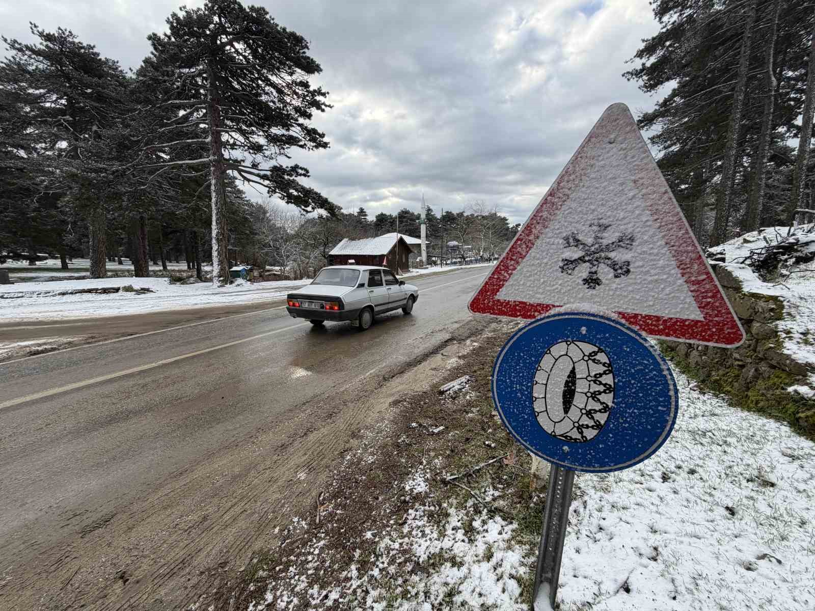 Kazdağları’na beklenen kar geldi: Yüksek kesimler beyaza büründü
