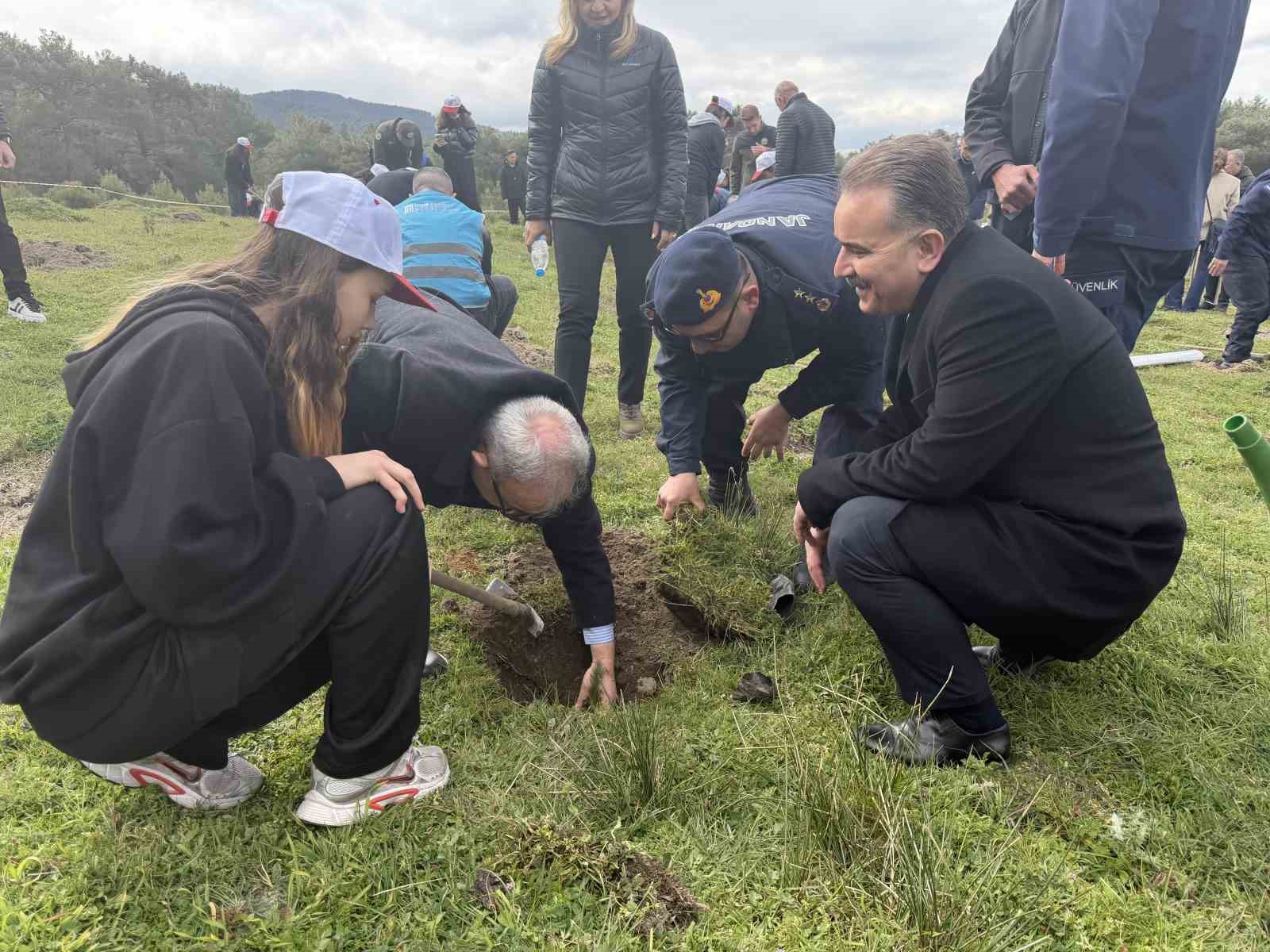 Kazdağları’nda fidanlar toprakla buluştu
