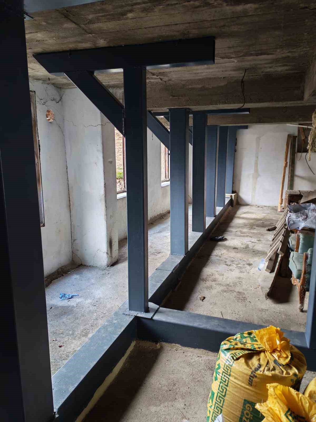 Kazı değil izinsiz güçlendirme yapılmış
