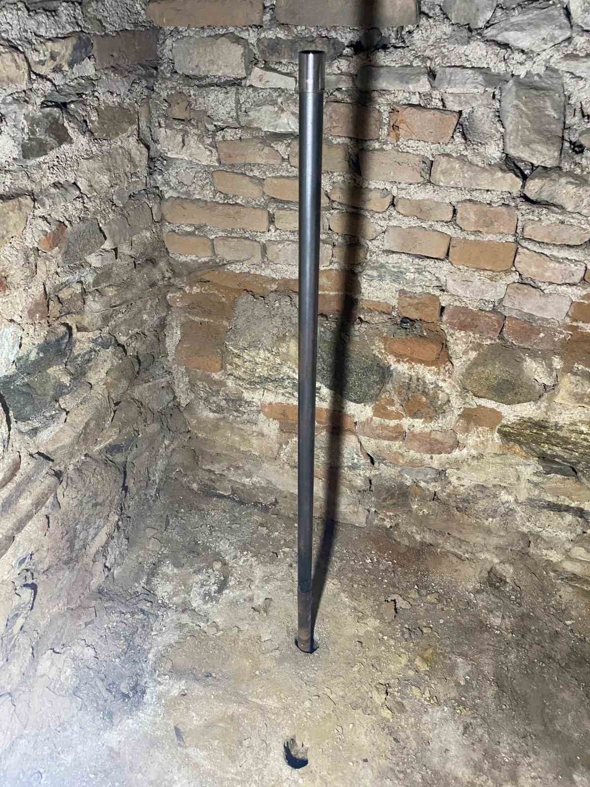 Kazı değil izinsiz güçlendirme yapılmış
