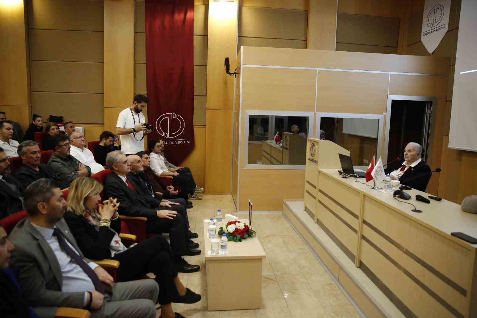 Kazım Karabekir’in hatırası Anadolu Üniversitesi’nde yaşatıldı
Kazım Karabekir’in hatırası Anadolu Üniversitesi’nde yaşatıldı