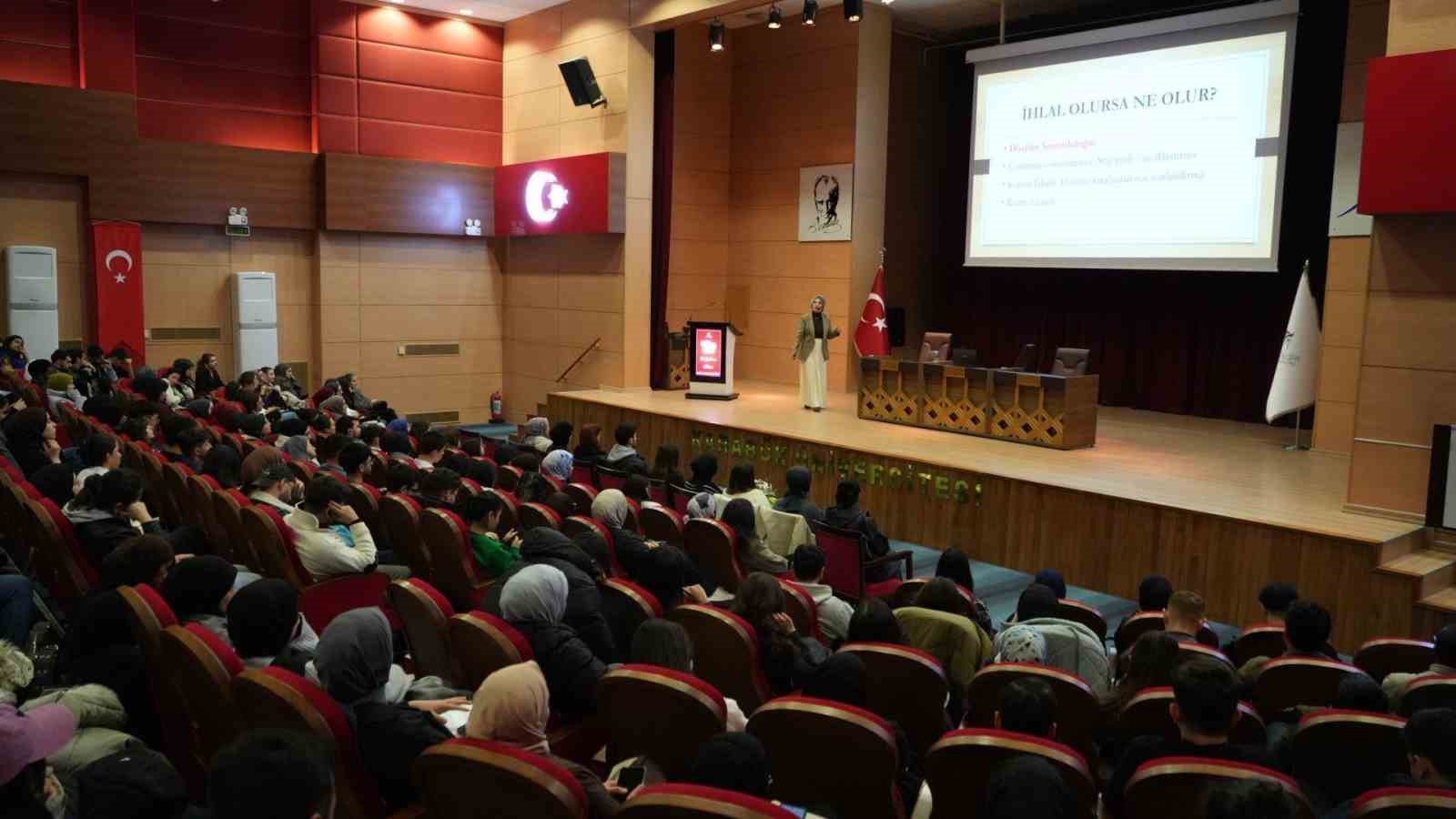 KBÜ’de sağlık öğrencilerine KVKK uyarısı
