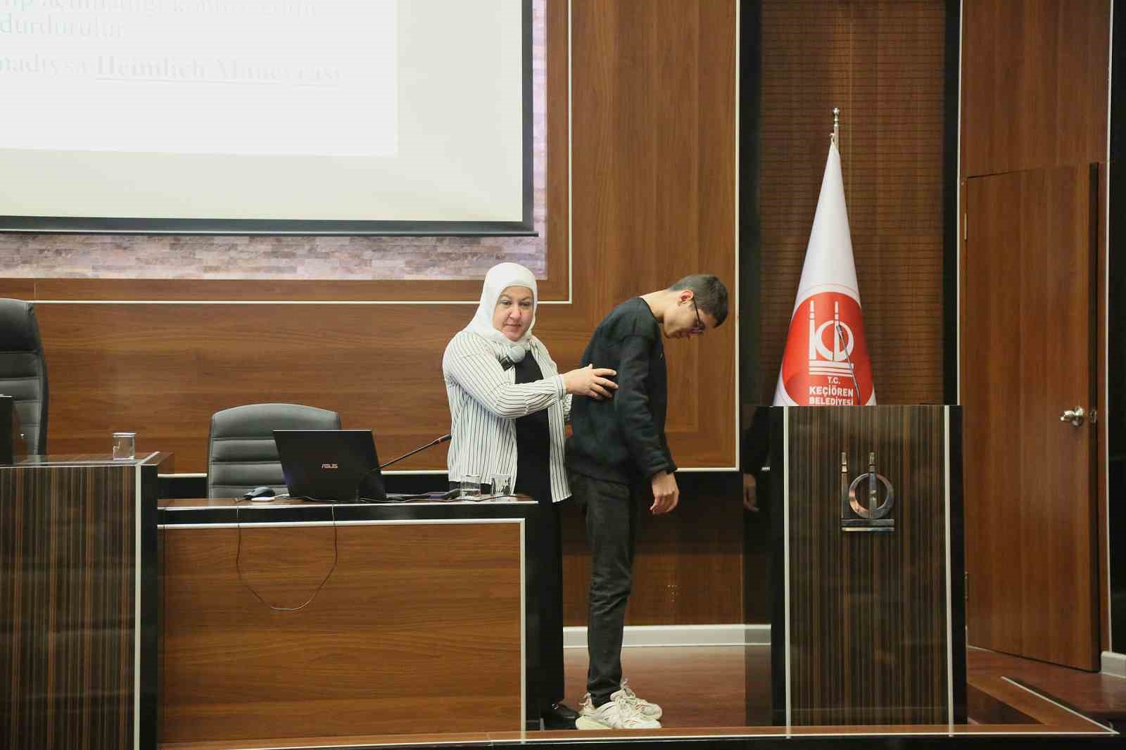 Keçiören Belediyesi stajyerleri yaşama hazırlıyor
