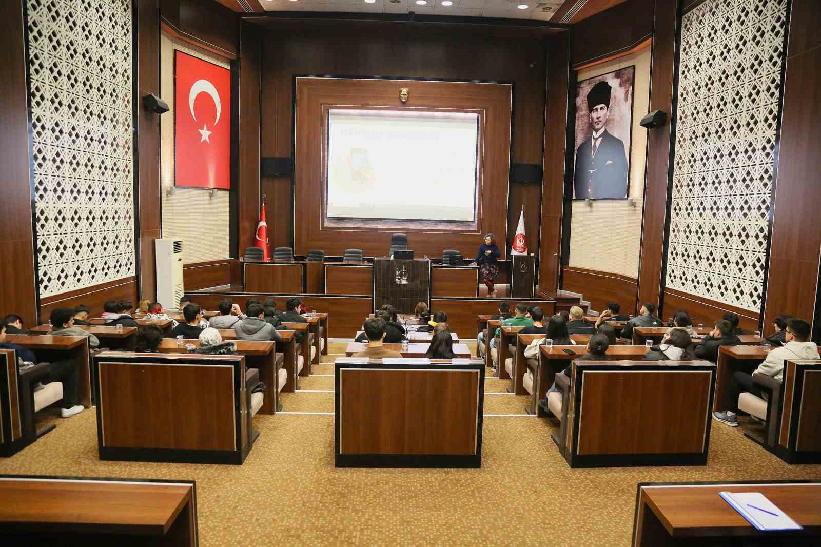 Keçiören Belediyesi stajyerleri yaşama hazırlıyor
