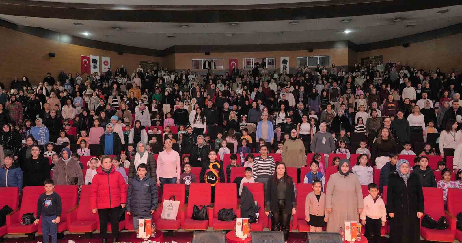 Keçiören Belediyesi’nden ara tatilde çocuklara özel aktiviteler
Keçiören Belediyesi’nden ara tatilde çocuklara özel aktiviteler