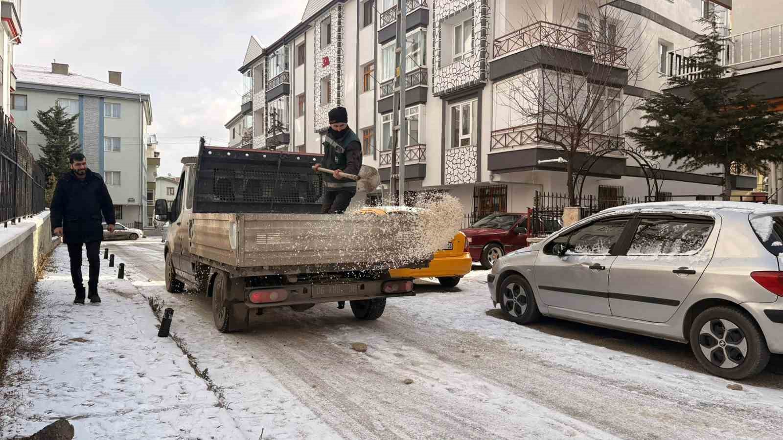 Keçiören Belediyesi’nden karla mücadele seferberliği
