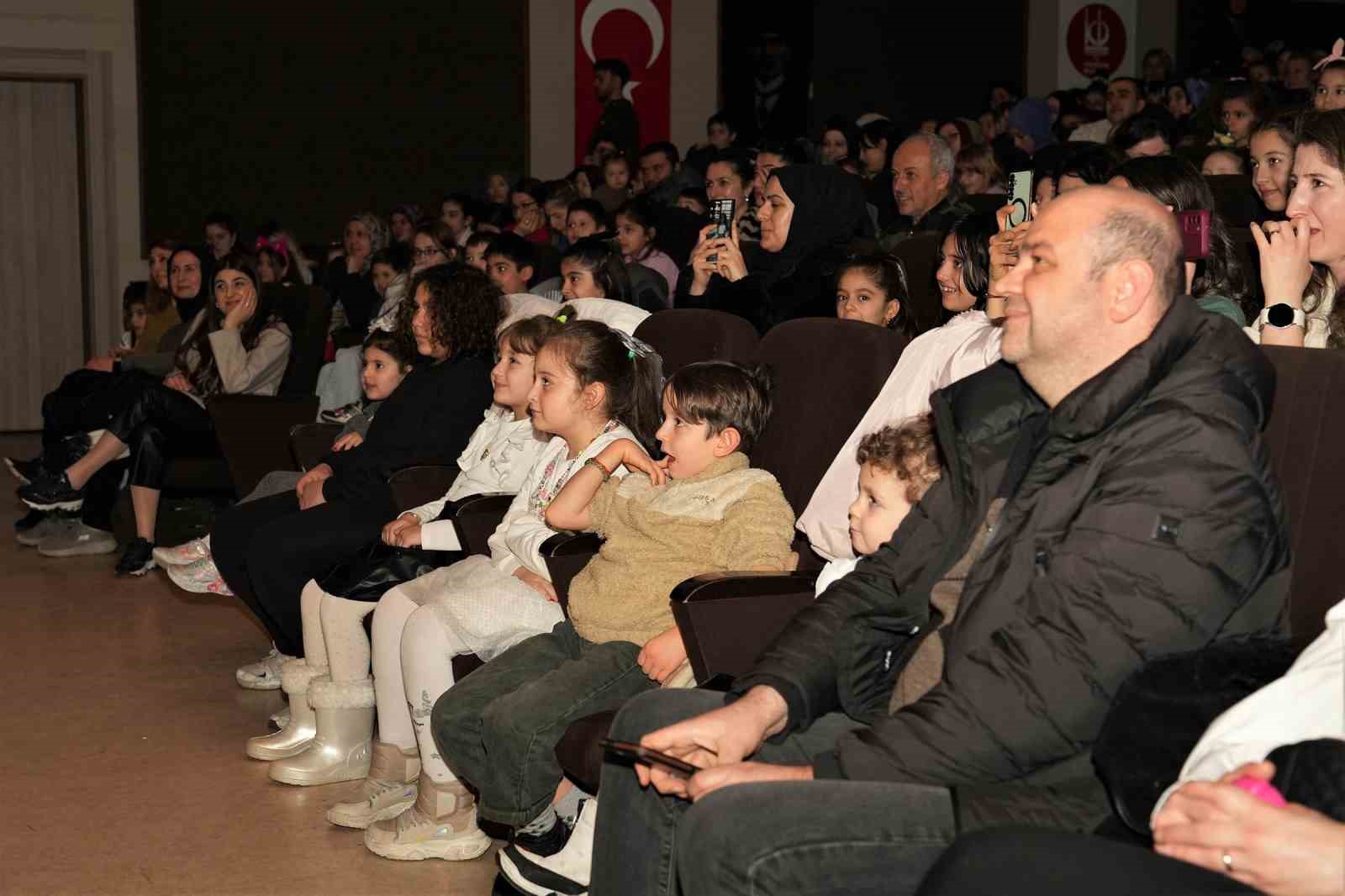 Keçiören Belediyesi’nden ücretsiz tiyatro hizmeti
