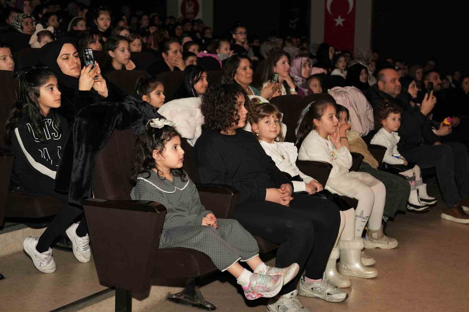 Keçiören Belediyesi’nden ücretsiz tiyatro hizmeti
