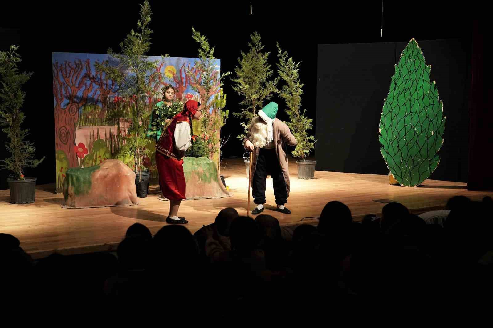 Keçiören Belediyesi’nden ücretsiz tiyatro hizmeti
