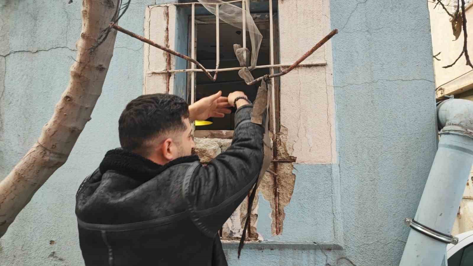 "Kedi bile zor girer" denilen pencereden girdi, sadece iPhone’ları çaldı
