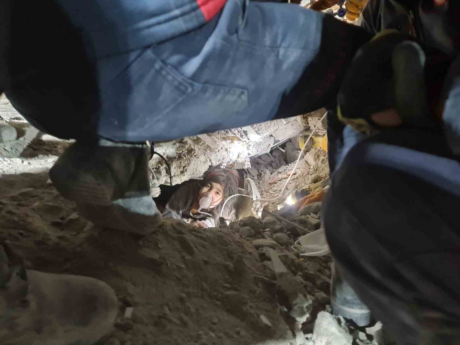 Kedi sesi sandı, bir çocuğun hayatı 40 saat sonra kurtarıldı
