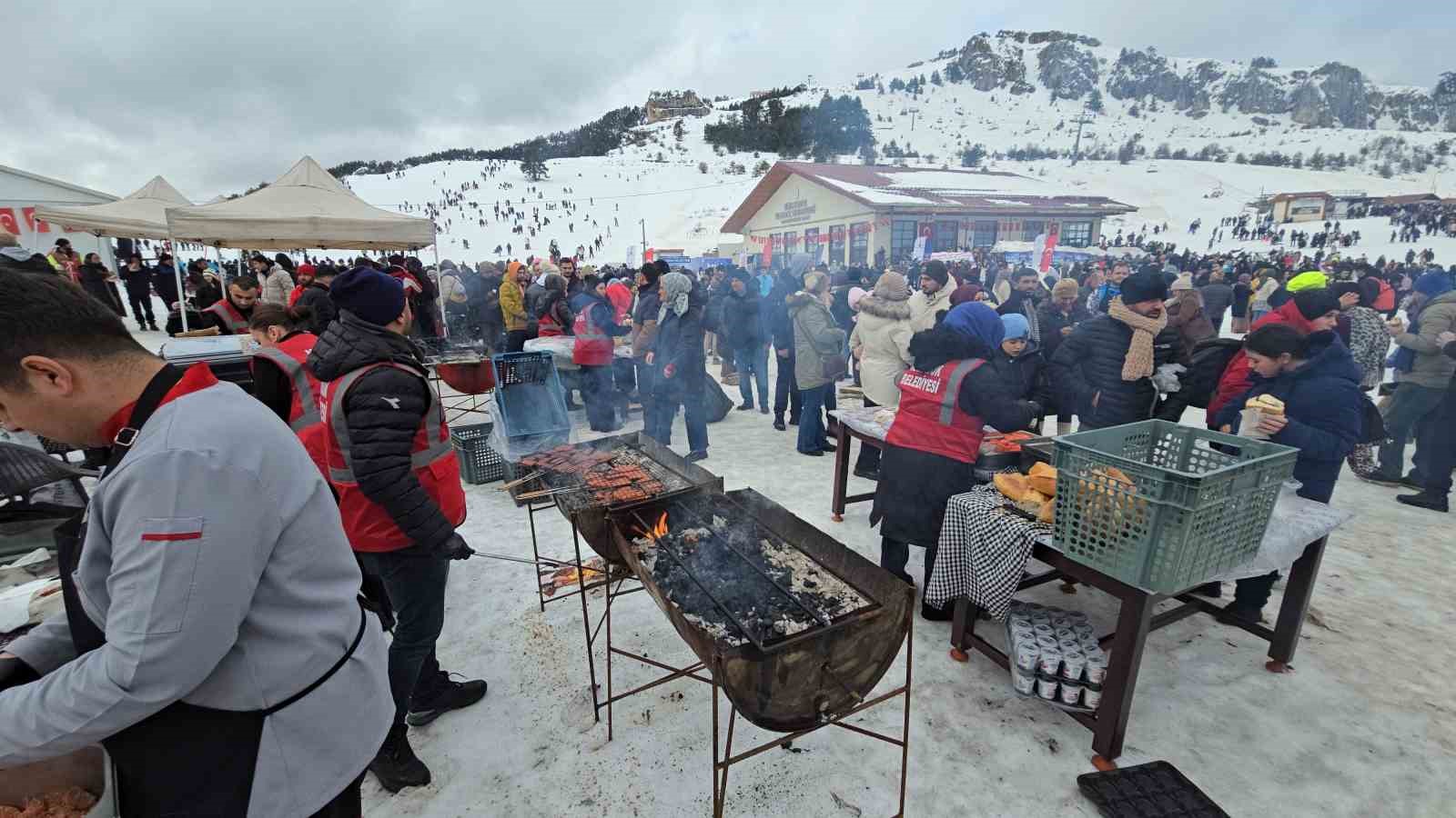 Keltepe Kayak Festivali renkli görüntülere sahne oldu
Keltepe Kayak Festivali renkli görüntülere sahne oldu