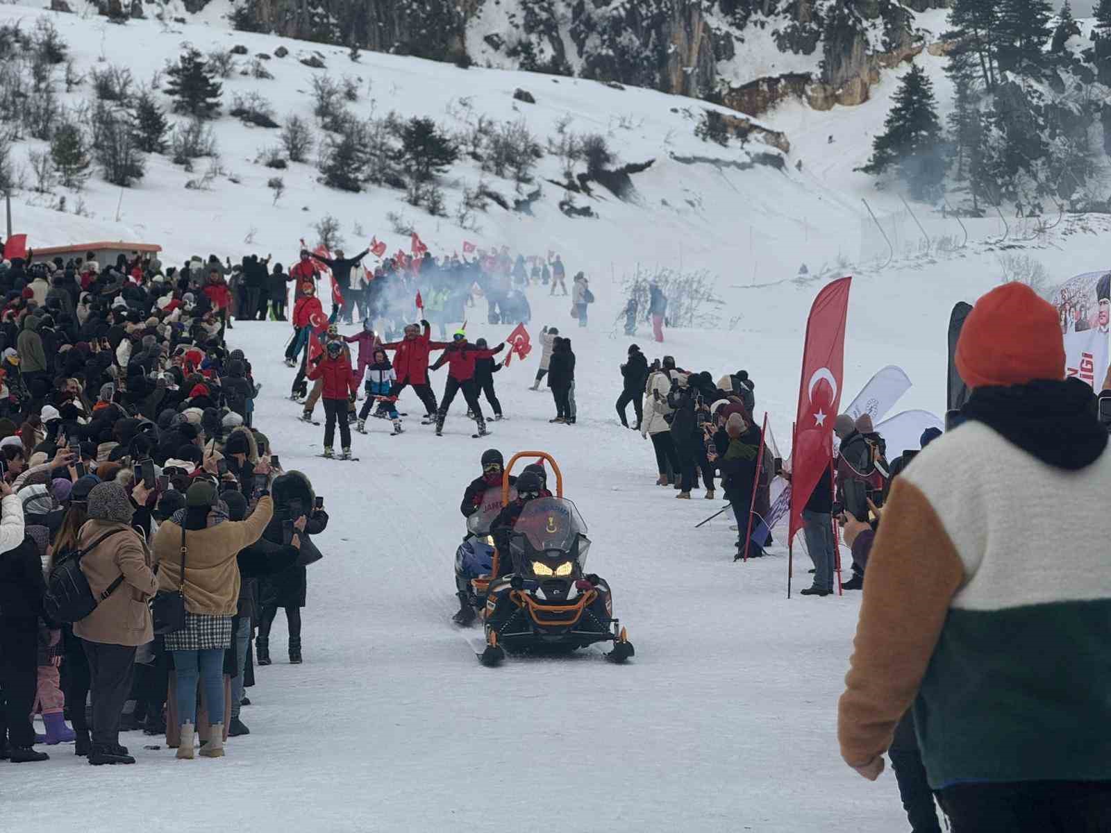 Keltepe Kayak Festivali renkli görüntülere sahne oldu
Keltepe Kayak Festivali renkli görüntülere sahne oldu