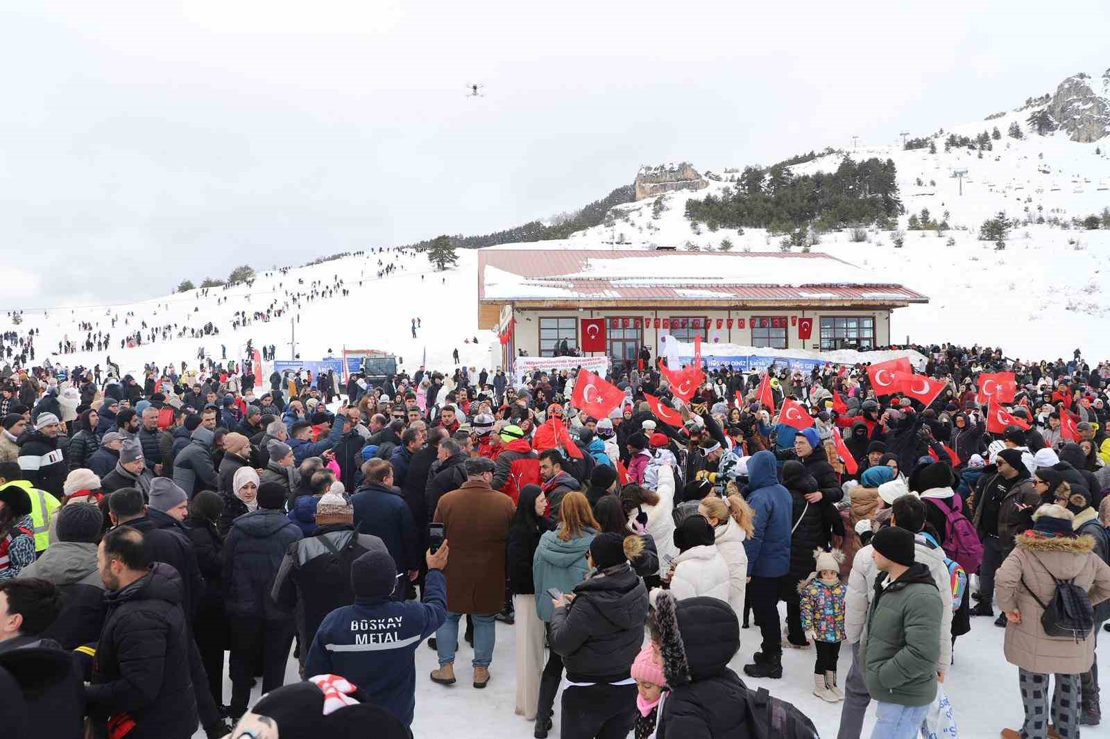 Keltepe Kayak Festivali renkli görüntülere sahne oldu
Keltepe Kayak Festivali renkli görüntülere sahne oldu