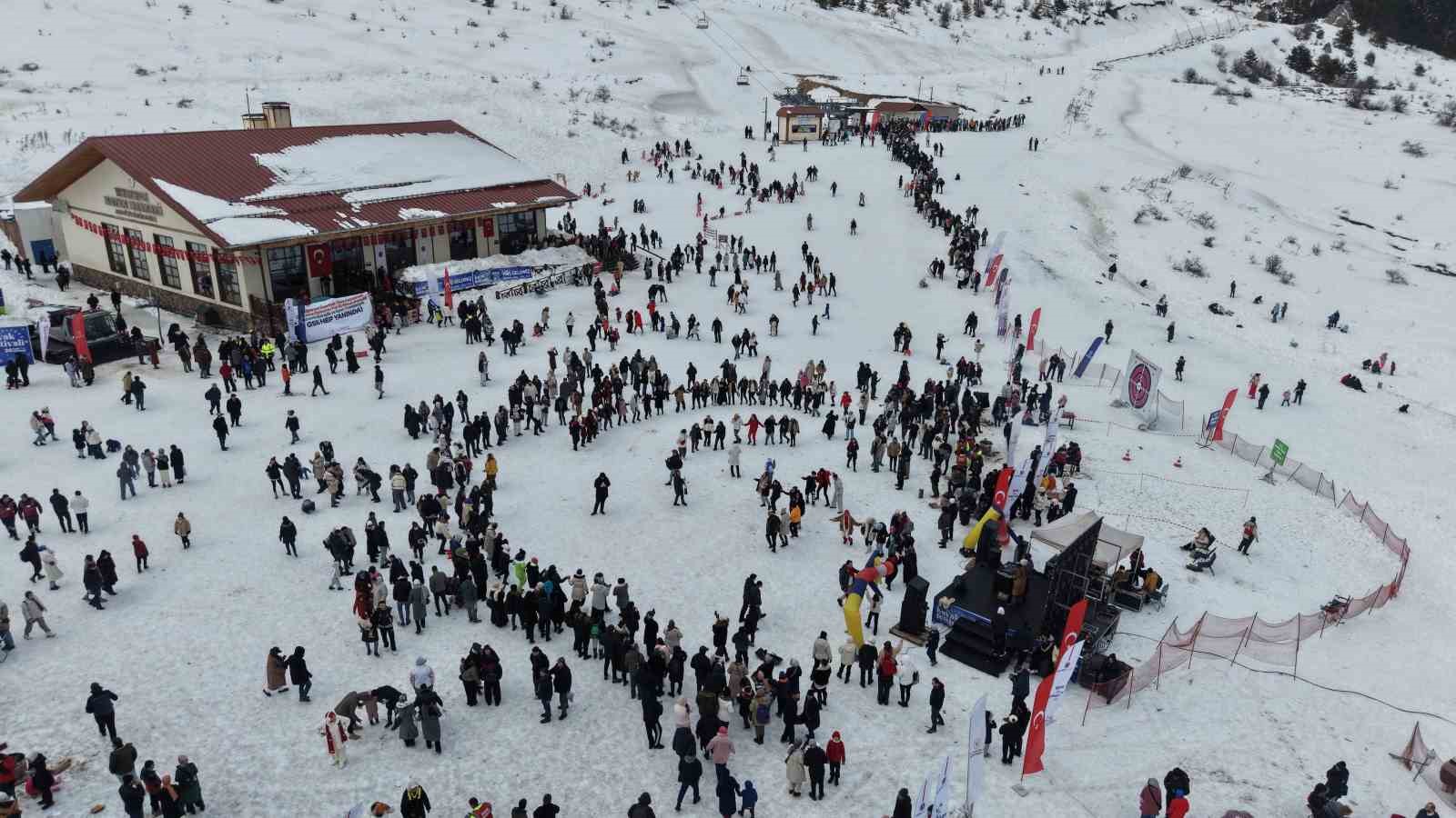 Keltepe Kayak Festivali renkli görüntülere sahne oldu
Keltepe Kayak Festivali renkli görüntülere sahne oldu