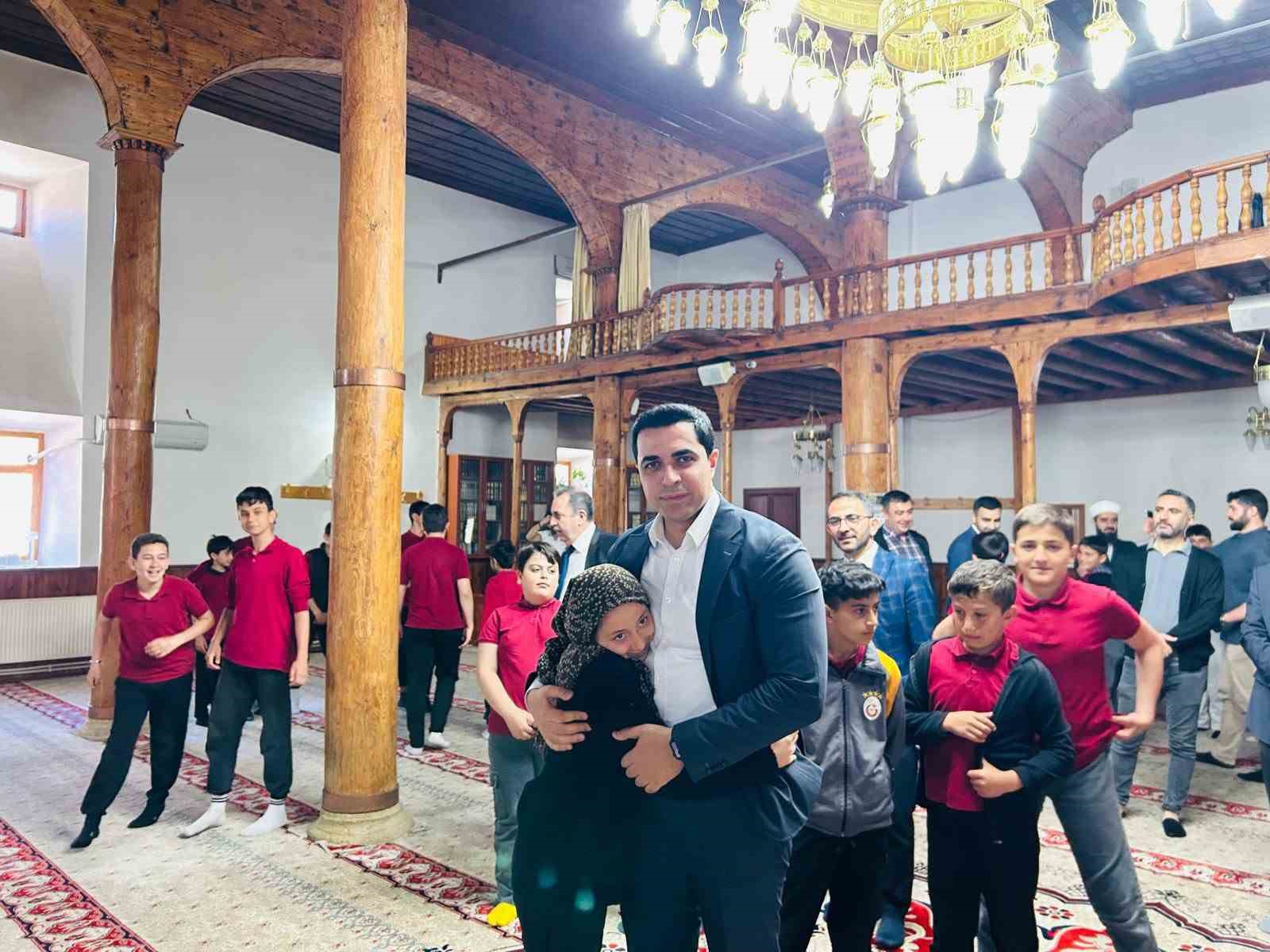 Kemah’ta değerler eğitimi camide gerçekleştirildi
