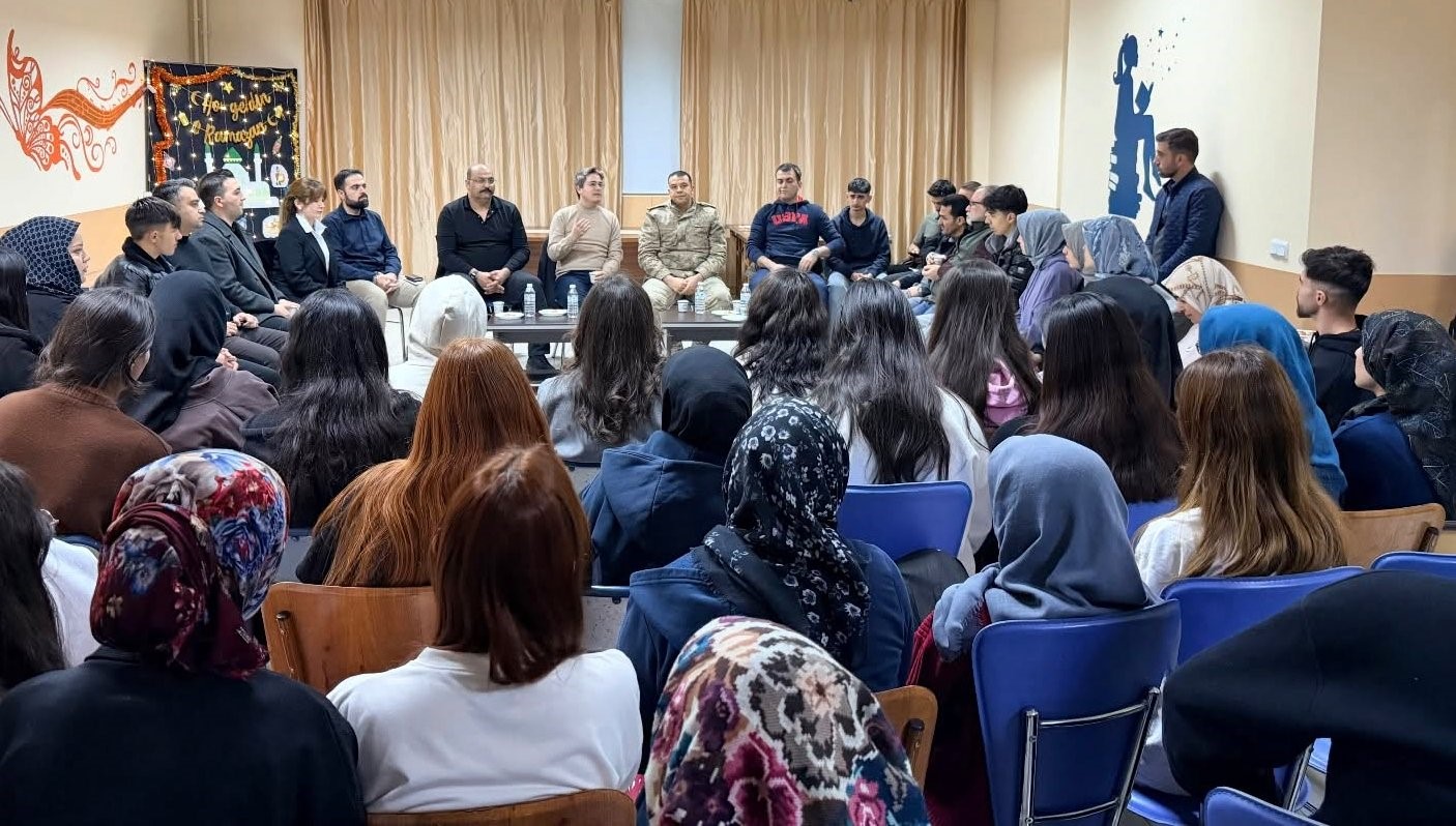 Kemaliye Osman Nuri Akın Yurt Müdürlüğü’nde iftar programı düzenlendi
