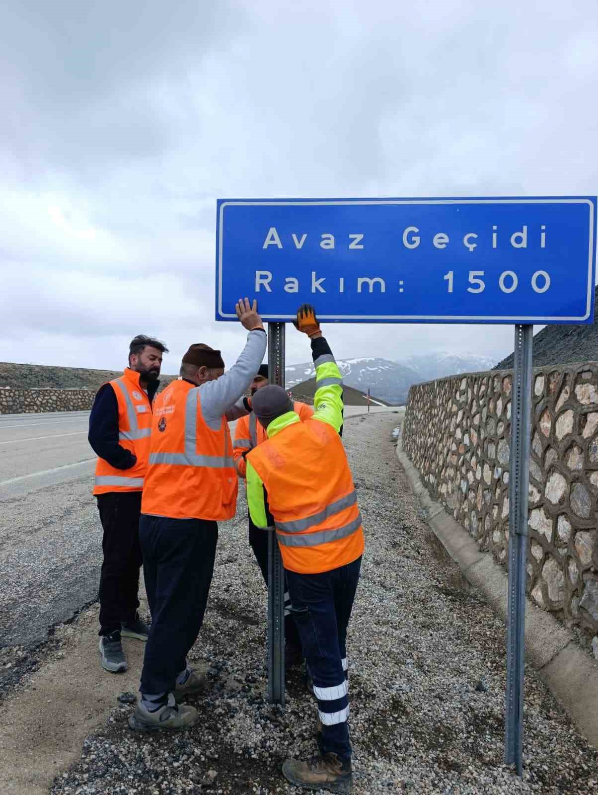 Kemaliye’de "Çimento Geçidi"nin adı "Avaz Geçidi" olarak değiştirildi
