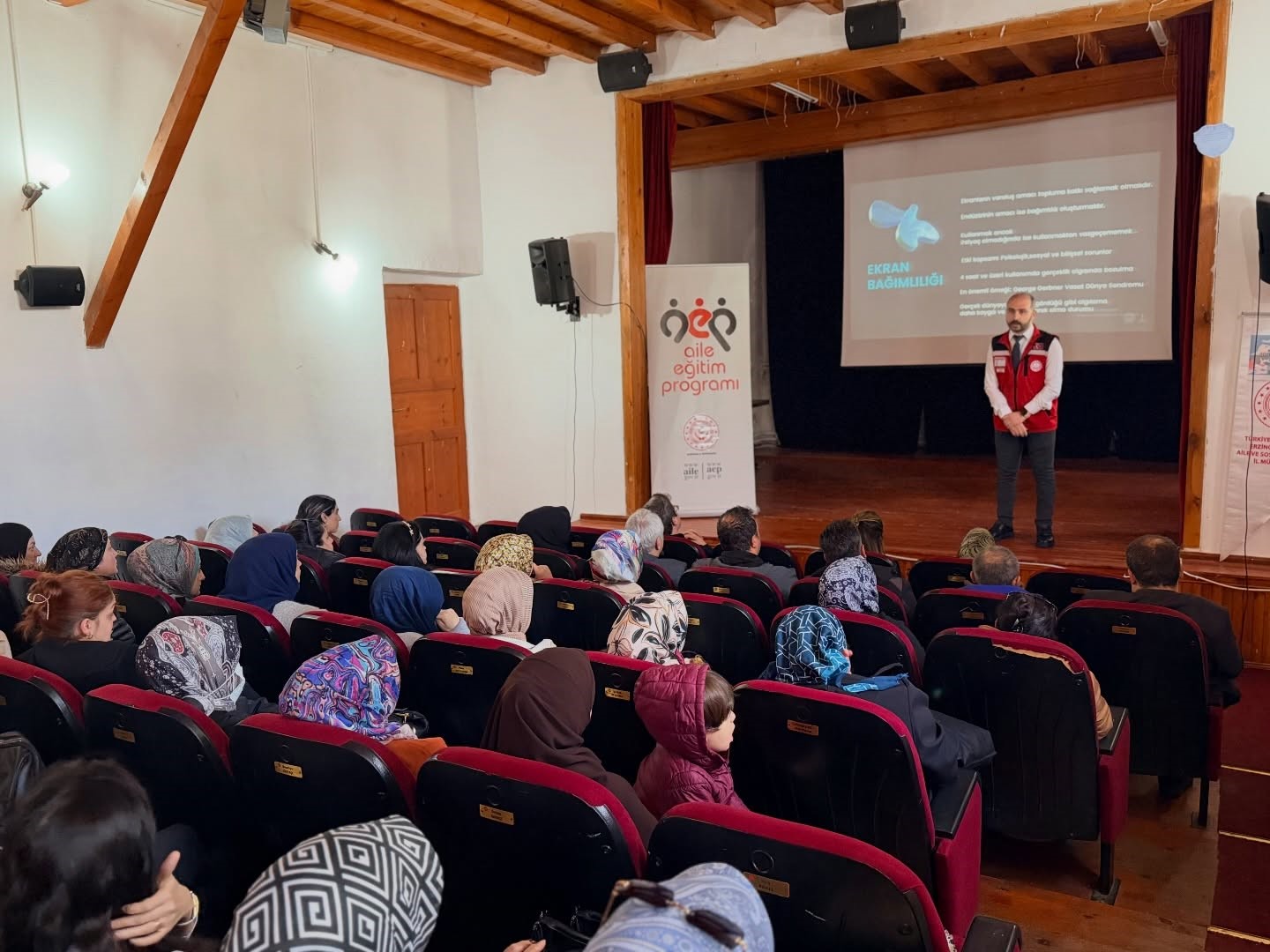 Kemaliye’de velilere "Bilinçli Medya Kullanımı" eğitimi
