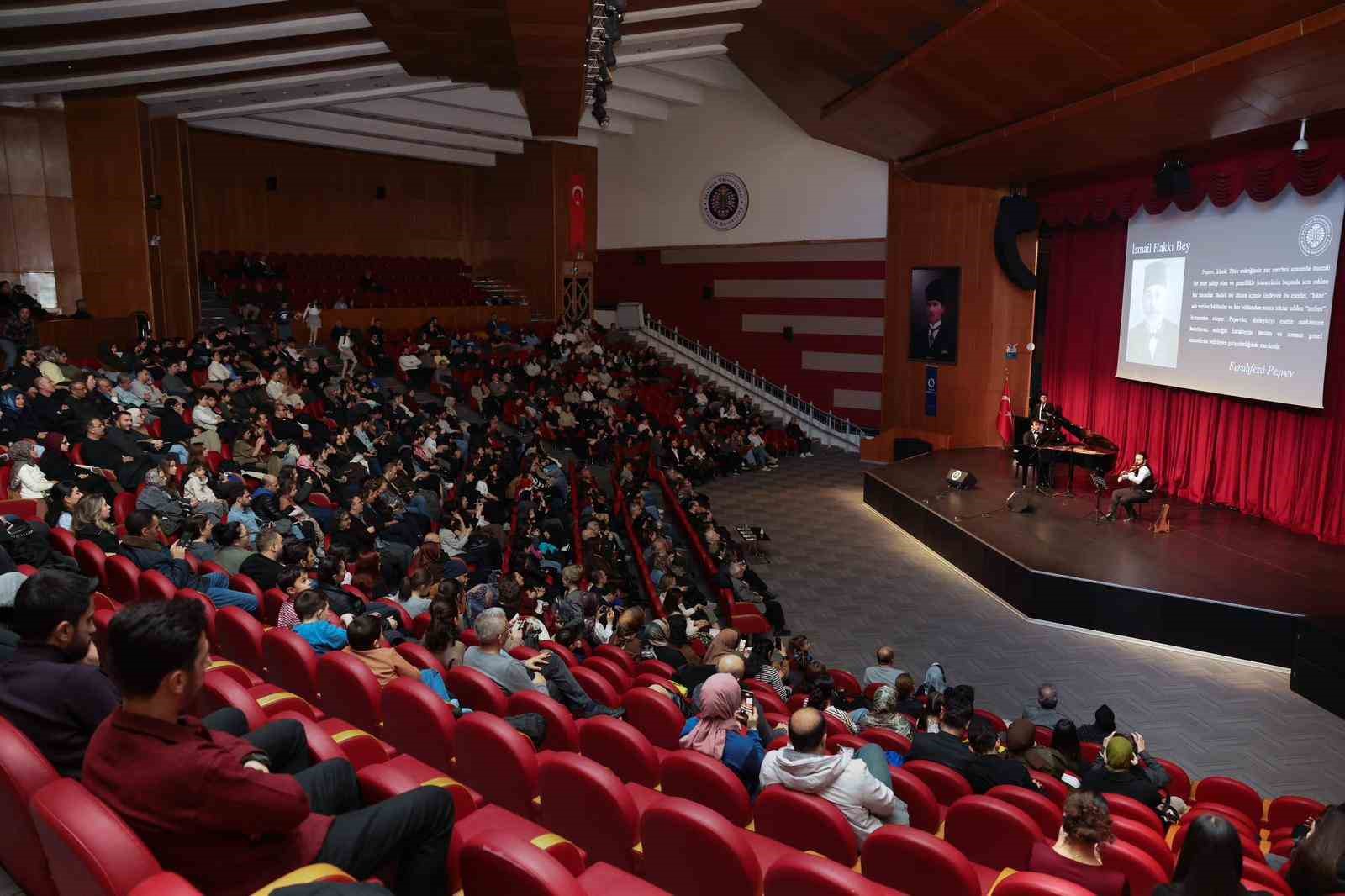 Keman ve piyano ile saklı kadim nağmeler: "Türk müziği saz eserleri" Erzurum’da büyüledi
