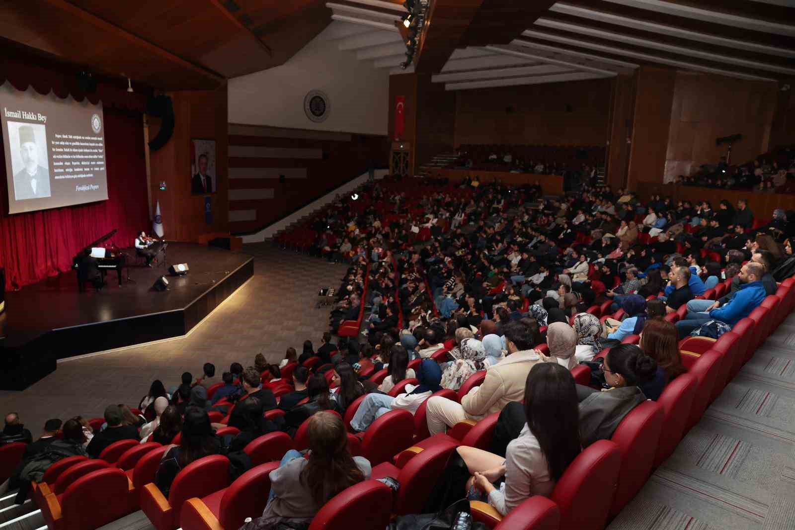 Keman ve piyano ile saklı kadim nağmeler: "Türk müziği saz eserleri" Erzurum’da büyüledi
