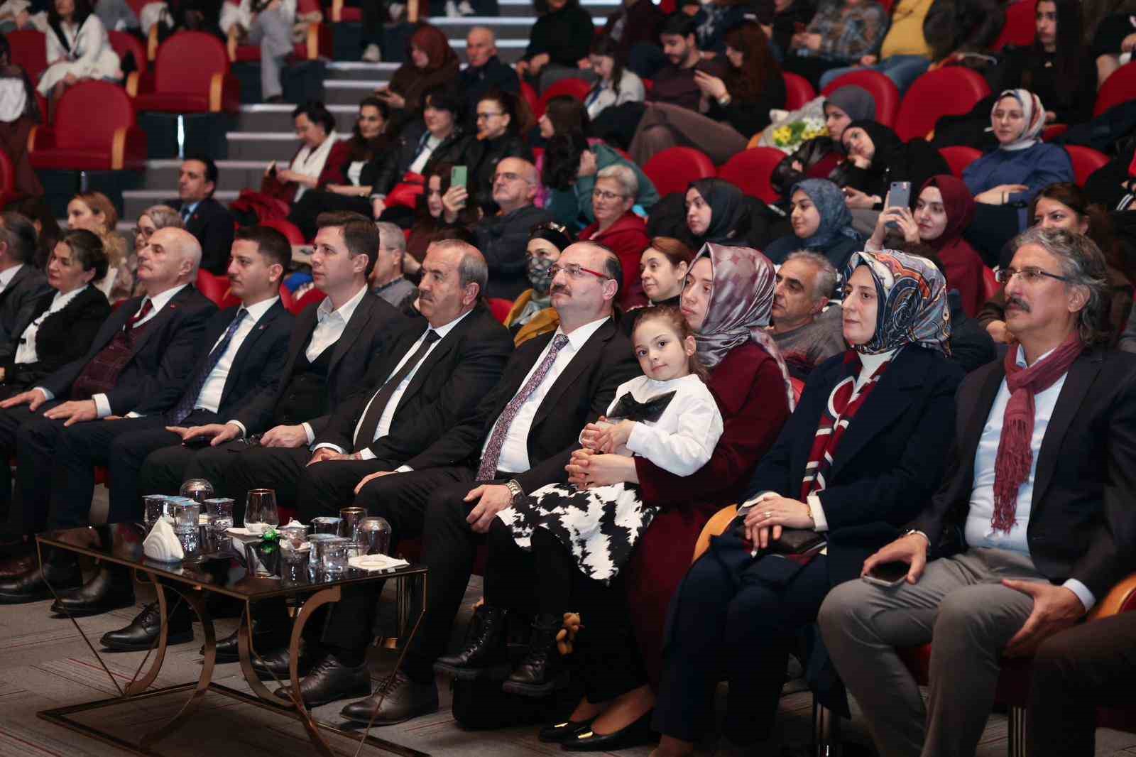 Keman ve piyano ile saklı kadim nağmeler: "Türk müziği saz eserleri" Erzurum’da büyüledi
