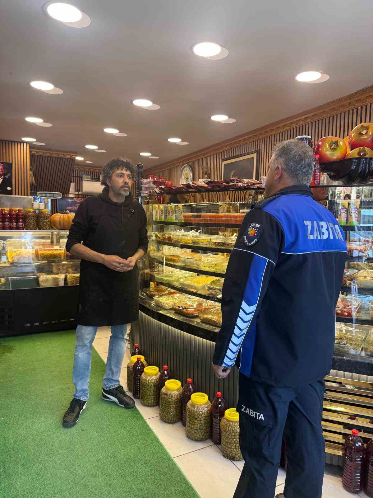 Kemer’de zabıtadan yeni yıl öncesi denetim
