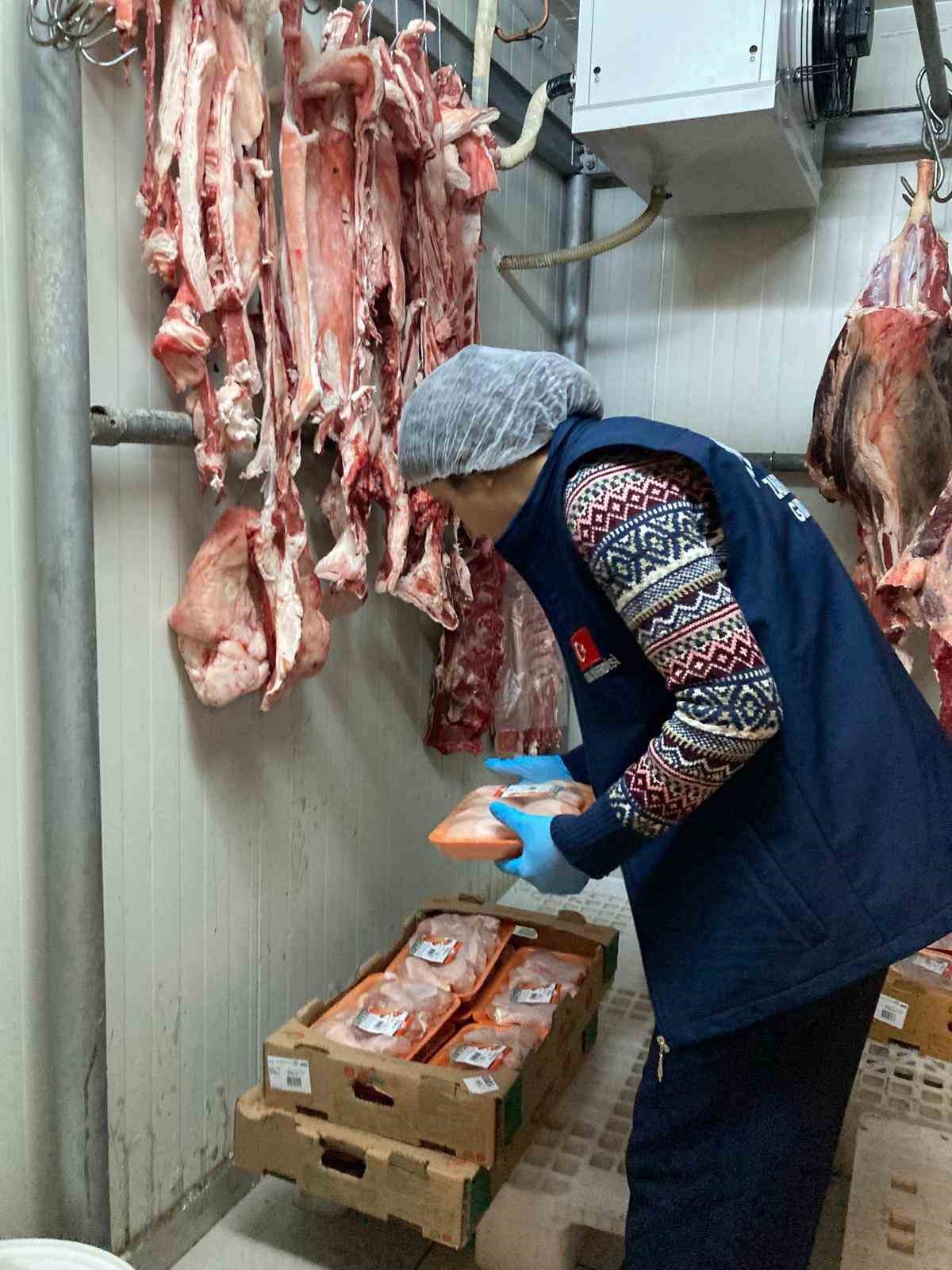 Kemer’de zabıtadan yeni yıl öncesi denetim
