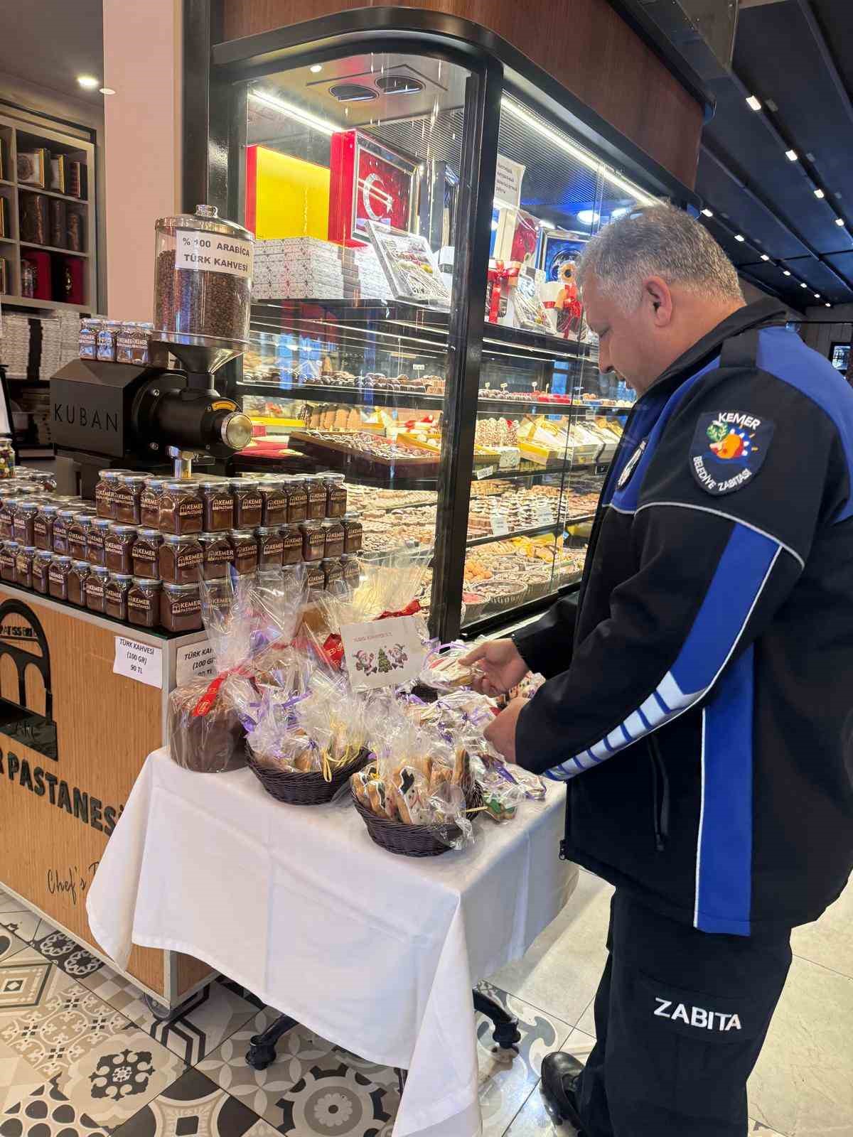 Kemer’de zabıtadan yeni yıl öncesi denetim
