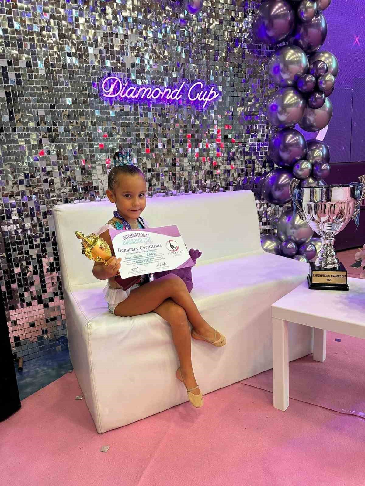 Kendi küçük, yeteneği büyük
