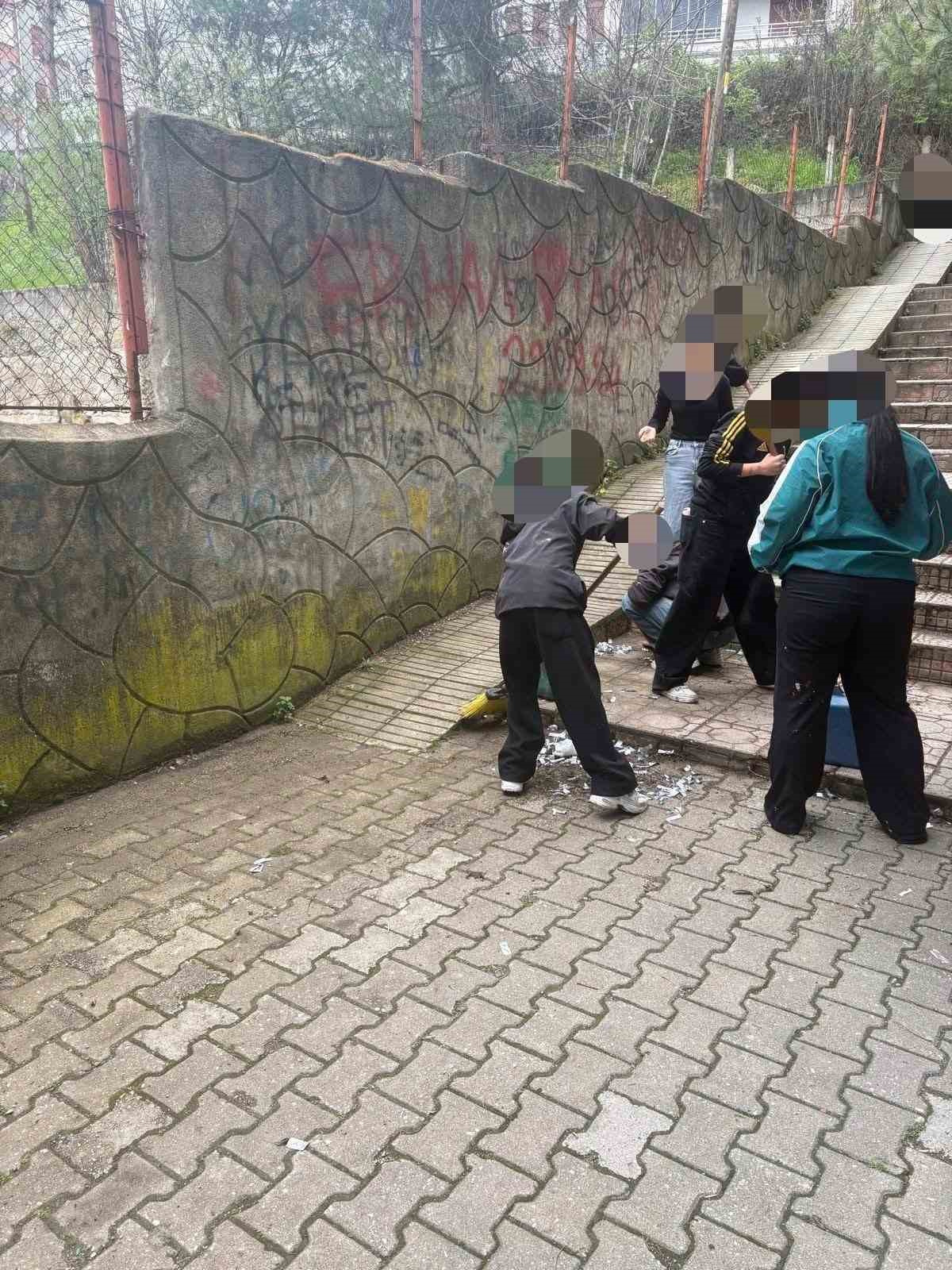 Kendileri kirletti, kendileri temizledi
