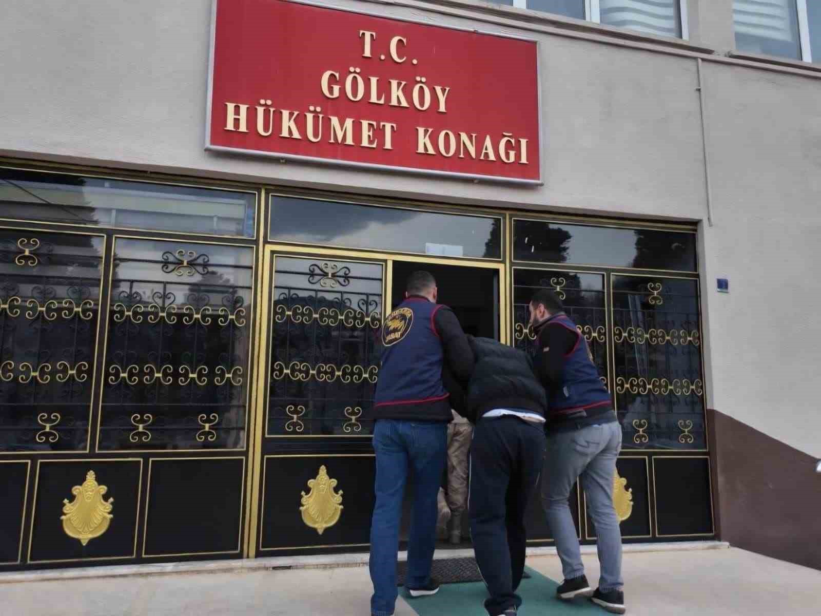 Kendilerini güvenlik güçleri ve savcı olarak tanıtıp, yaşlıları 1 milyon TL dolandırdılar
